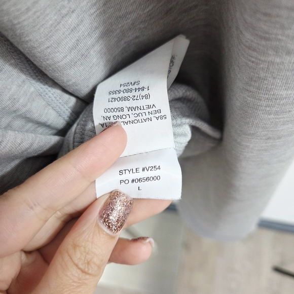 Vuori Men's Austin Hoodie Light Heather Grey Hooded Shirt Size Large - Picture 8 of 8